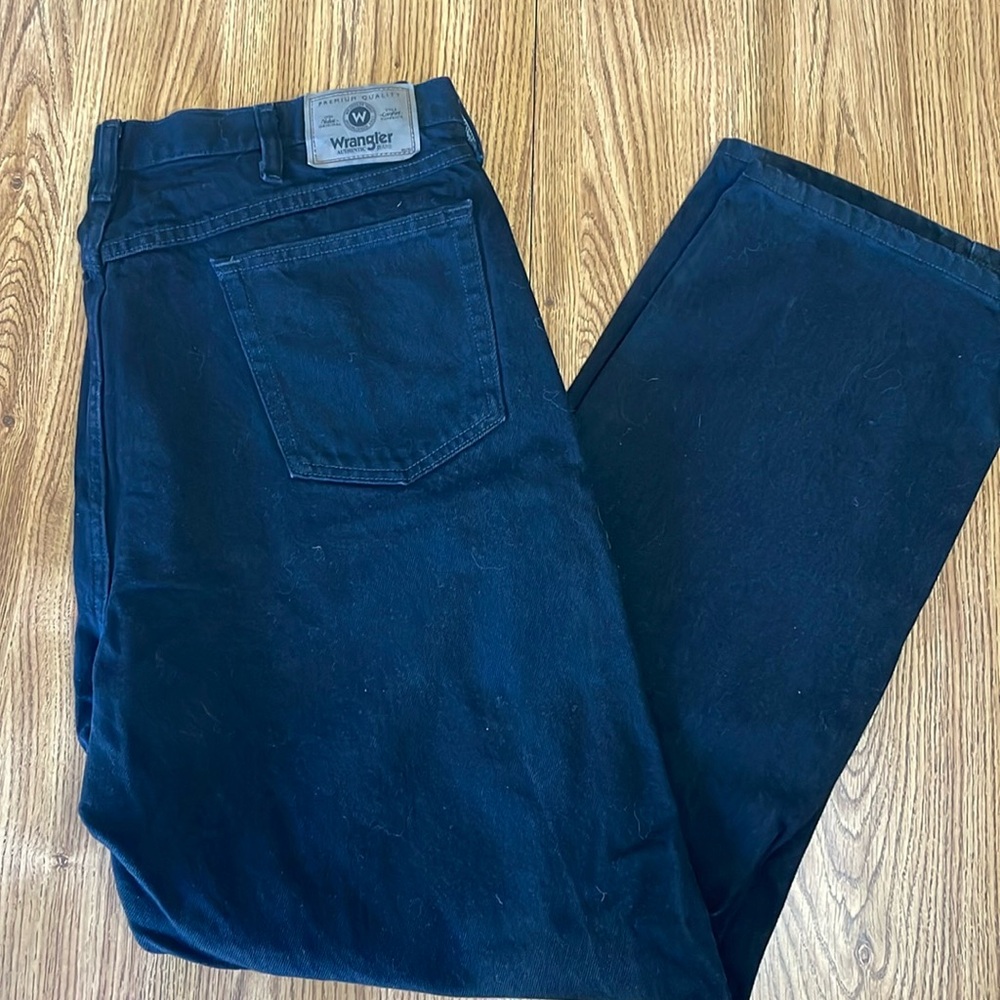 Jet black Wrangler 42x32